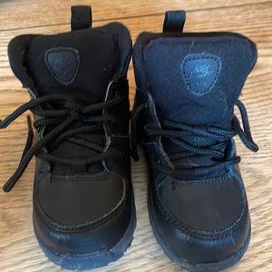 Nike boys high top boots